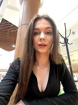 Snapshot of MilaBee chatting on 16, 10, 2025 MilaBee online show from 16, 10, 2025