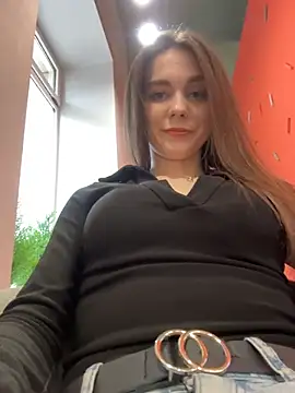 MilaBee online show from 5, 4, 2026