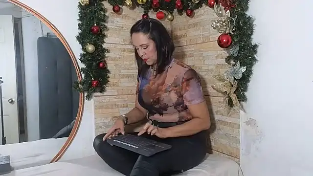 Amadamilf1980 online show from 5, 12, 2025