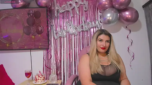 Snapshot of mailyn_baker chatting on 26, 9, 2025 mailyn baker online show from 26, 9, 2025