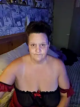 MissQueenBeex online show from 4, 12, 2025