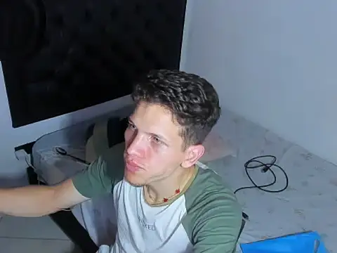 Snapshot of kevinkewman chatting on 17, 12, 2025 kevinkewman online show from 17, 12, 2025