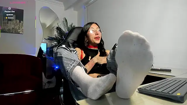 Snapshot of Laila_Angels chatting on 18, 12, 2025 Laila Angels online show from 18, 12, 2025