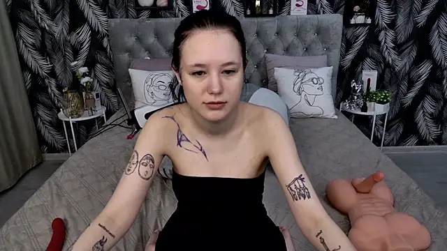 Snapshot of CarolineTenders chatting on 27, 11, 2025 CarolineTenders online show from 27, 11, 2025