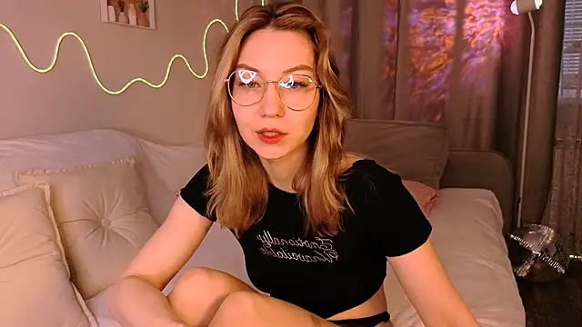 Snapshot of Lilo_Sims chatting on 4, 10, 2025 Lilo Sims online show from 4, 10, 2025