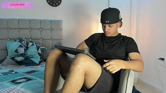 Snapshot of samxx_muscle chatting on 17, 9, 2025 samxx muscle online show from 17, 9, 2025