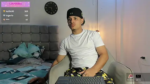 Snapshot of samxx_muscle chatting on 18, 9, 2025 samxx muscle online show from 18, 9, 2025