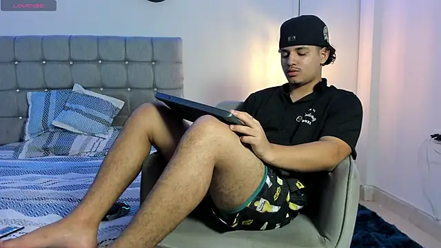 Snapshot of samxx_muscle chatting on 10, 10, 2025 samxx muscle online show from 10, 10, 2025