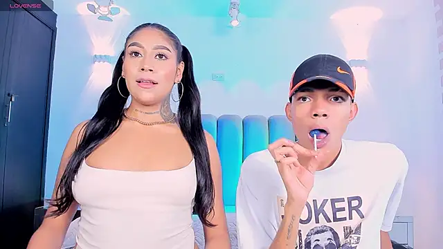 Snapshot of candyandmarilyn chatting on 13, 10, 2025 candyandmarilyn online show from 13, 10, 2025