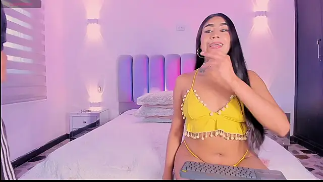 Snapshot of candyandmarilyn chatting on 16, 11, 2025 candyandmarilyn online show from 16, 11, 2025