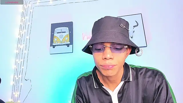 Snapshot of candyandmarilyn chatting on 18, 12, 2025 candyandmarilyn online show from 18, 12, 2025