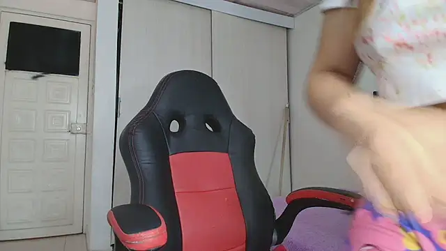 Snapshot of lovehotpink chatting on 5, 11, 2025 lovehotpink online show from 5, 11, 2025