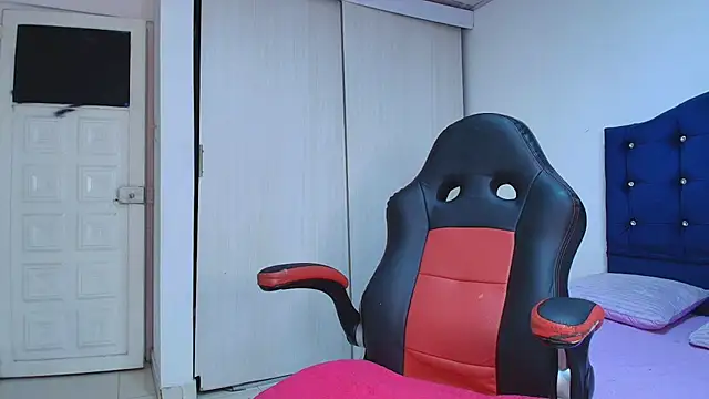 Snapshot of lovehotpink chatting on 8, 11, 2025 lovehotpink online show from 8, 11, 2025