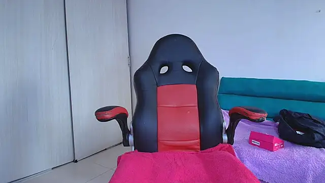 Snapshot of lovehotpink chatting on 28, 11, 2025 lovehotpink online show from 28, 11, 2025