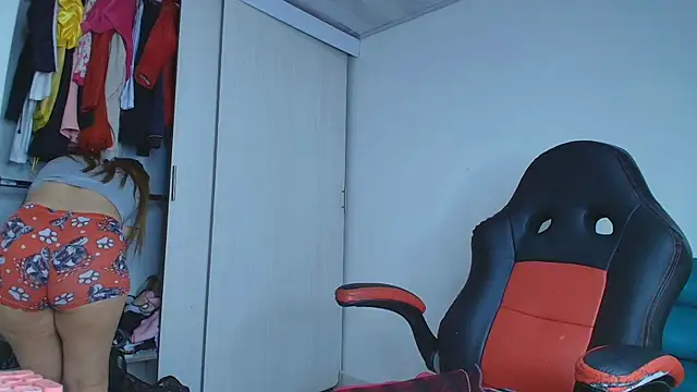 Snapshot of lovehotpink chatting on 2, 12, 2025 lovehotpink online show from 2, 12, 2025