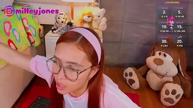 Snapshot of MilleyJones chatting on 13, 9, 2025 MilleyJones online show from 13, 9, 2025