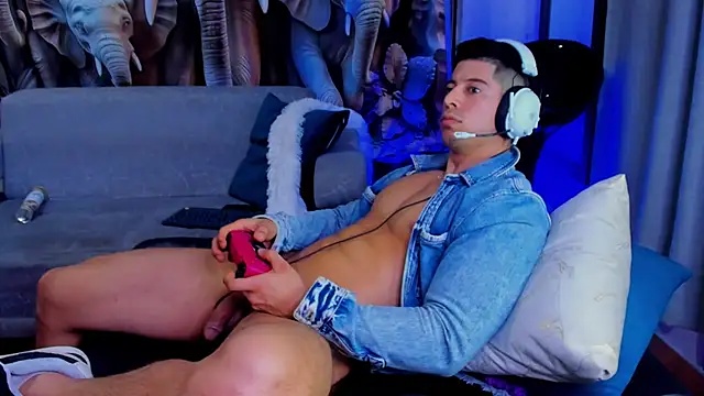 Snapshot of Lukas_Green chatting on 12, 11, 2025 Lukas Green online show from 12, 11, 2025