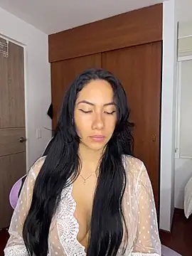 ArianaReynoldss online show from 6, 4, 2026