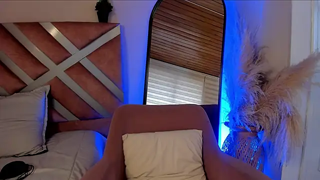 Snapshot of viol_collins__ chatting on 1, 11, 2025 viol collins online show from 1, 11, 2025