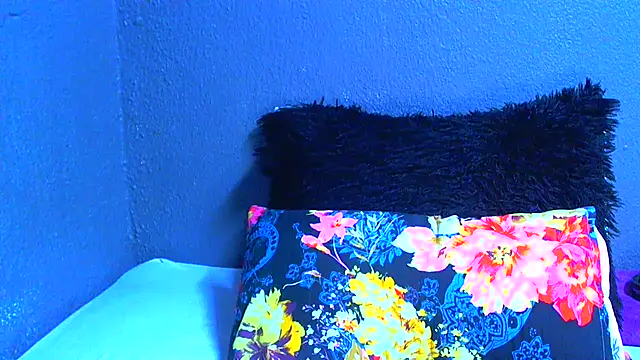 SMALLBOOBSXX online show from 4, 7, 2026