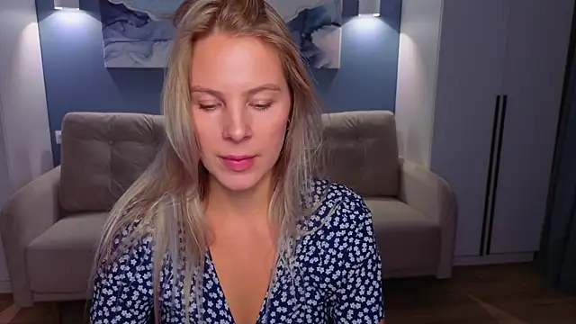 Snapshot of MelanieBennett chatting on 7, 10, 2025 MelanieBennett online show from 7, 10, 2025