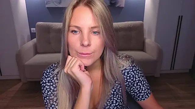 Snapshot of MelanieBennett chatting on 14, 10, 2025 MelanieBennett online show from 14, 10, 2025