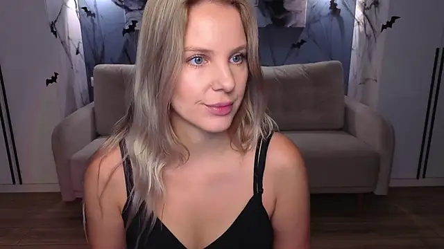 Snapshot of MelanieBennett chatting on 30, 10, 2025 MelanieBennett online show from 30, 10, 2025