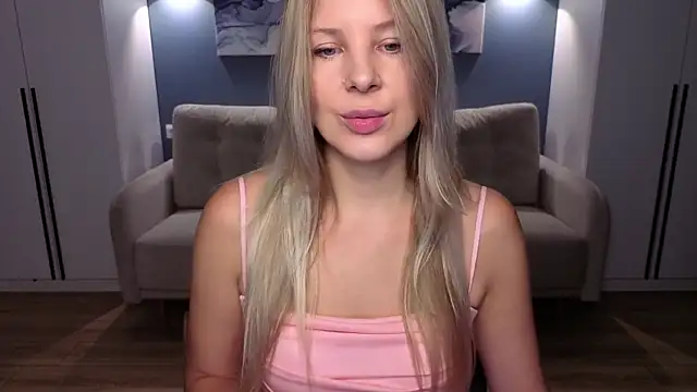 Snapshot of MelanieBennett chatting on 12, 11, 2025 MelanieBennett online show from 12, 11, 2025