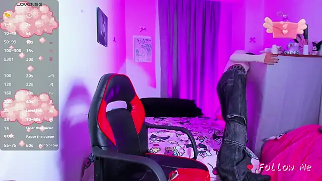 Snapshot of SkylerBennet chatting on 22, 10, 2025 SkylerBennet online show from 22, 10, 2025