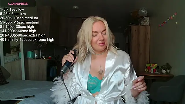 Snapshot of Eva___forever chatting on 7, 6, 2026 Eva forever online show from 7, 6, 2026
