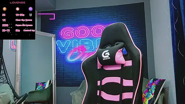 Snapshot of AlessiaCroft chatting on 29, 9, 2025 AlessiaCroft online show from 29, 9, 2025