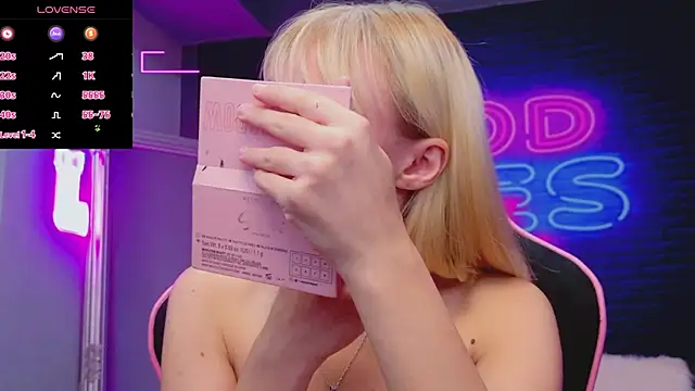 Snapshot of AlessiaCroft chatting on 17, 10, 2025 AlessiaCroft online show from 17, 10, 2025