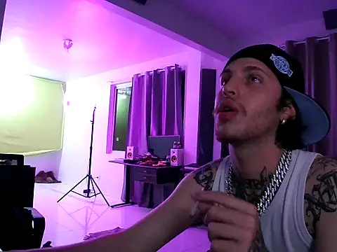 Snapshot of bigrosa21cm chatting on 31, 10, 2025 bigrosa21cm online show from 31, 10, 2025