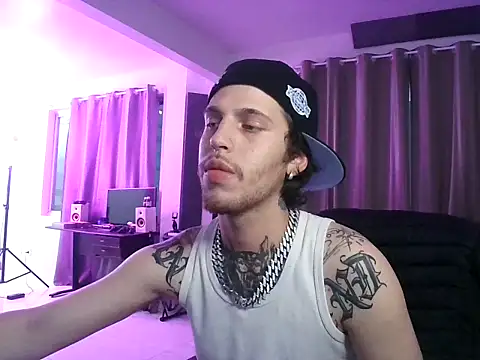 Snapshot of bigrosa21cm chatting on 1, 11, 2025 bigrosa21cm online show from 1, 11, 2025