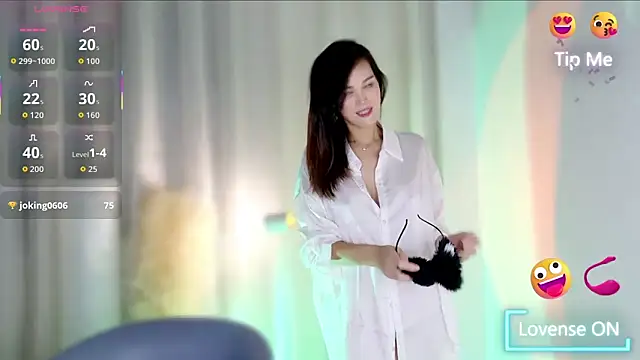 Snapshot of LunaBelle1984 chatting on 14, 9, 2025 LunaBelle1984 online show from 14, 9, 2025