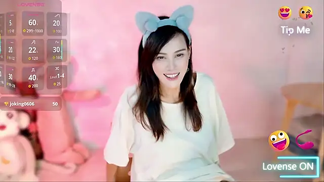 Snapshot of LunaBelle1984 chatting on 17, 9, 2025 LunaBelle1984 online show from 17, 9, 2025