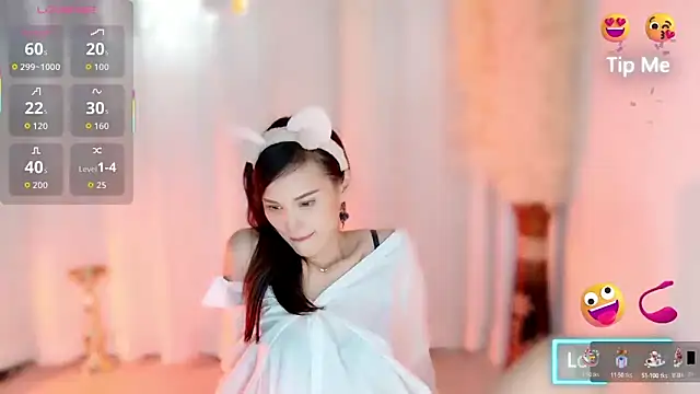 Snapshot of LunaBelle1984 chatting on 22, 9, 2025 LunaBelle1984 online show from 22, 9, 2025