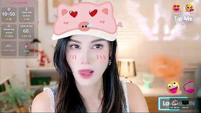 Snapshot of LunaBelle1984 chatting on 24, 11, 2025 LunaBelle1984 online show from 24, 11, 2025