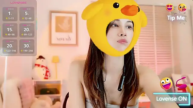 Snapshot of LunaBelle1984 chatting on 3, 12, 2025 LunaBelle1984 online show from 3, 12, 2025