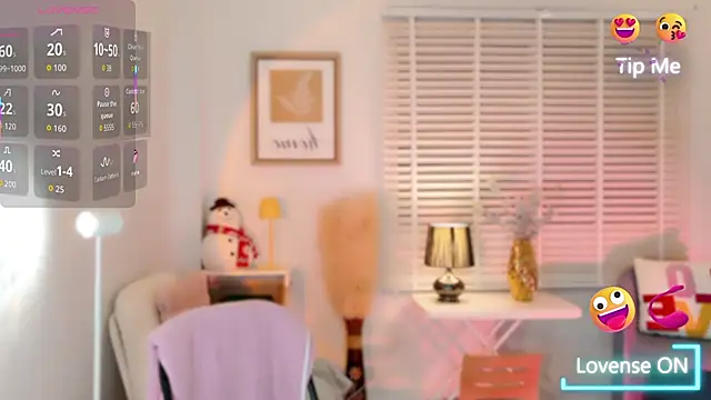 Snapshot of LunaBelle1984 chatting on 4, 12, 2025 LunaBelle1984 online show from 4, 12, 2025