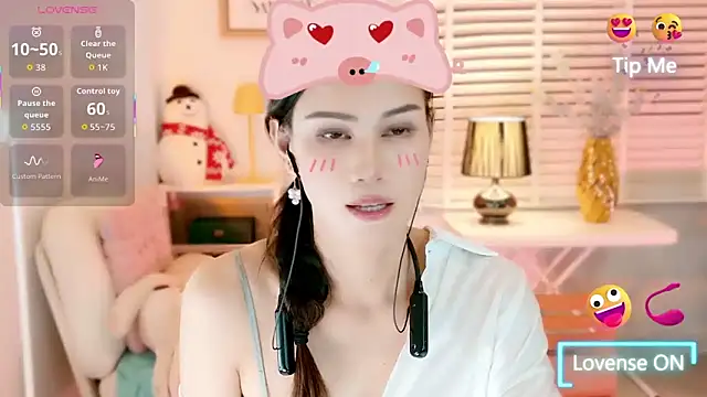 Snapshot of LunaBelle1984 chatting on 5, 12, 2025 LunaBelle1984 online show from 5, 12, 2025