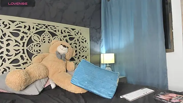 Snapshot of Amyblack__ chatting on 18, 12, 2025 Amyblack online show from 18, 12, 2025