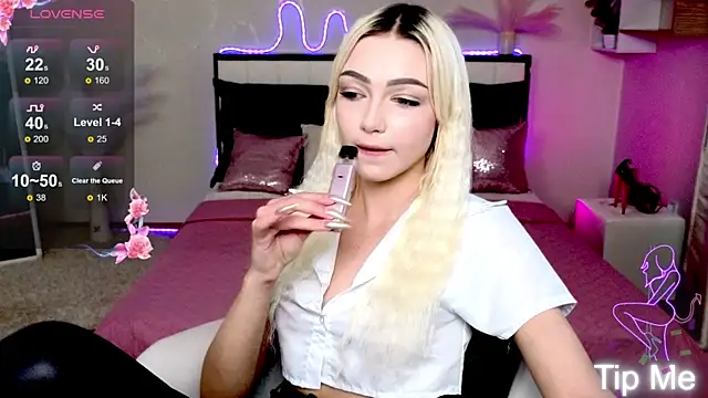 LinaLirian online show from 12, 9, 2025