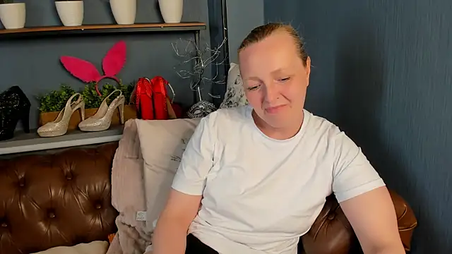 Snapshot of Karen_Villis chatting on 21, 6, 2026 Karen Villis online show from 21, 6, 2026