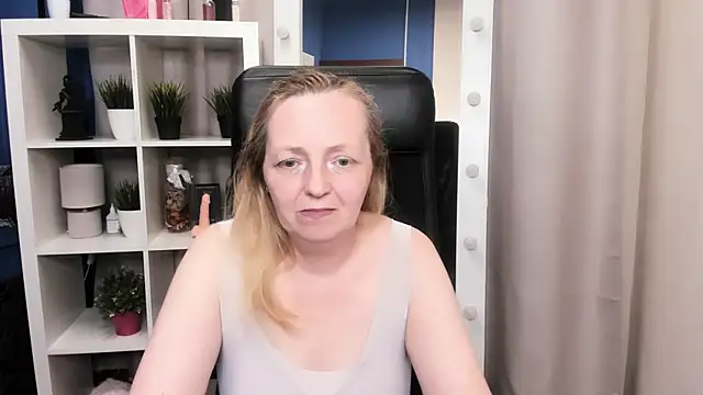 Snapshot of Karen_Villis chatting on 2, 7, 2026 Karen Villis online show from 2, 7, 2026