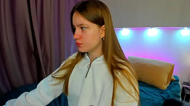 Candy Cansew online show from 14, 9, 2025