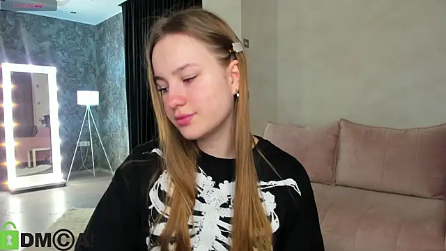 Candy Cansew online show from 26, 10, 2025