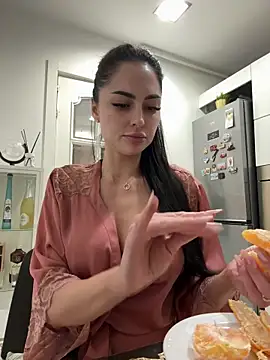 Snapshot of ChloeDevine chatting on 19, 12, 2025 ChloeDevine online show from 19, 12, 2025