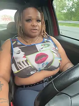 Snapshot of RoyalQueen2u chatting on 25, 4, 2026 RoyalQueen2u online show from 25, 4, 2026