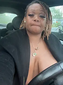 Snapshot of RoyalQueen2u chatting on 26, 4, 2026 RoyalQueen2u online show from 26, 4, 2026